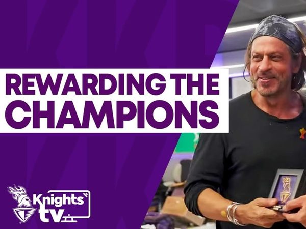 shah-rukh-khan-joins-the-kkr-dressing-room-awards-after-final.Click to read full article.