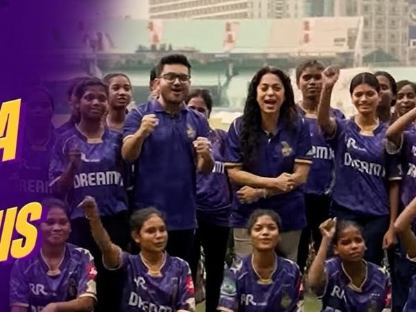 juhi-chawla-with-shahoshi-ranis.Click to read full article.