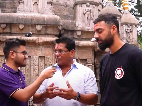 varun-chakaravarthy-chandrakant-pandit-visit-guwahatis-temples.Click to read full article.